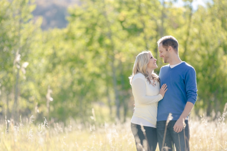 EK-Studios-Utah-Wedding-Photographers-Engagements-in-the-mountains-fall022-Blog(pp_w768_h511)