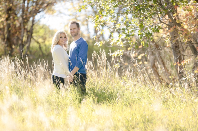 EK-Studios-Utah-Wedding-Photographers-Engagements-in-the-mountains-fall025-Blog(pp_w768_h511)