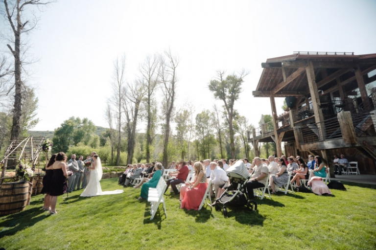 EK-Studios-Utah-Wedding-Photographers-Wedding-Reception-Squatters-Pub-Grill-SLC019-Blog(pp_w768_h511)