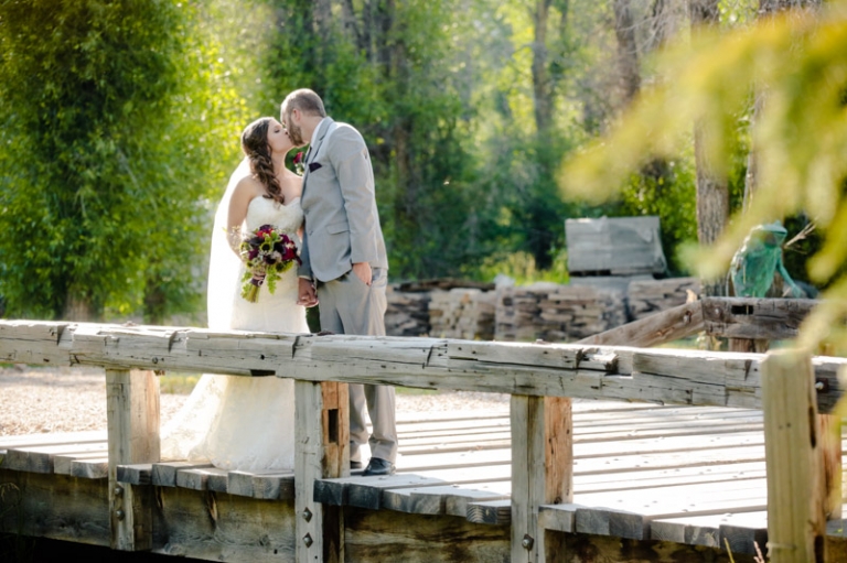 EK-Studios-Utah-Wedding-Photographers-Wedding-Reception-Squatters-Pub-Grill-SLC027-Blog(pp_w768_h511)