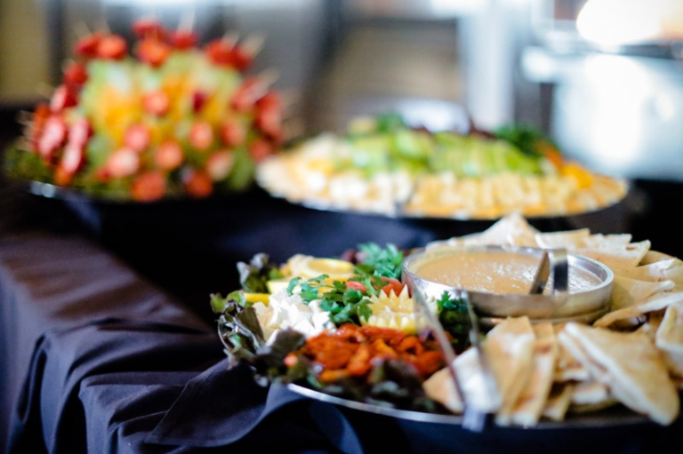 EK-Studios-Utah-Wedding-Photographers-Wedding-Reception-Squatters-Pub-Grill-SLC060-Blog(pp_w768_h511)