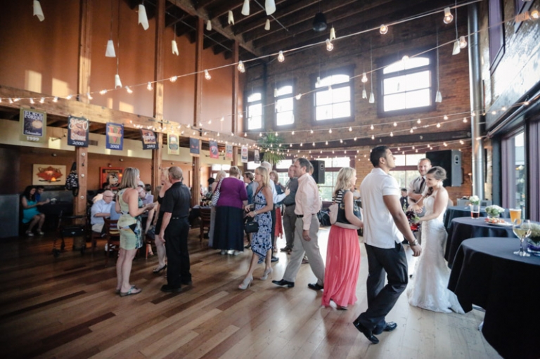 EK-Studios-Utah-Wedding-Photographers-Wedding-Reception-Squatters-Pub-Grill-SLC061-Blog(pp_w768_h511)
