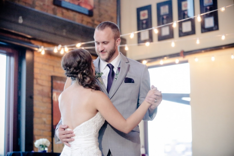 EK-Studios-Utah-Wedding-Photographers-Wedding-Reception-Squatters-Pub-Grill-SLC069-Blog(pp_w768_h511)