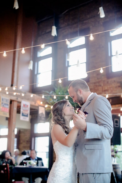 EK-Studios-Utah-Wedding-Photographers-Wedding-Reception-Squatters-Pub-Grill-SLC070-Blog(pp_w480_h720)