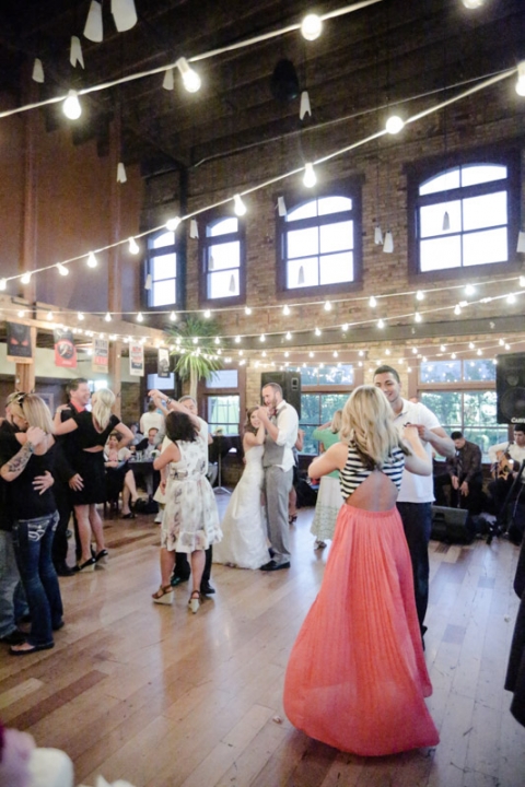 EK-Studios-Utah-Wedding-Photographers-Wedding-Reception-Squatters-Pub-Grill-SLC077-Blog(pp_w480_h720)
