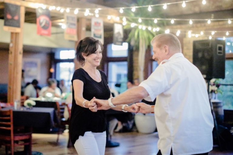EK-Studios-Utah-Wedding-Photographers-Wedding-Reception-Squatters-Pub-Grill-SLC078-Blog(pp_w768_h511)