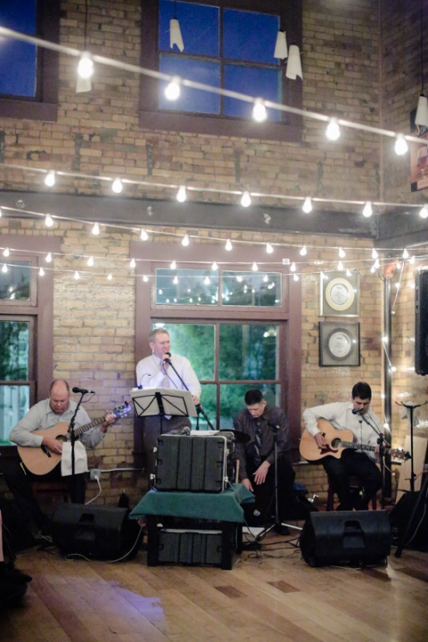 EK-Studios-Utah-Wedding-Photographers-Wedding-Reception-Squatters-Pub-Grill-SLC080-Blog(pp_w480_h720)