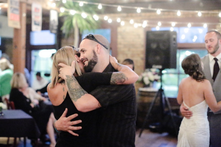 EK-Studios-Utah-Wedding-Photographers-Wedding-Reception-Squatters-Pub-Grill-SLC083-Blog(pp_w768_h511)