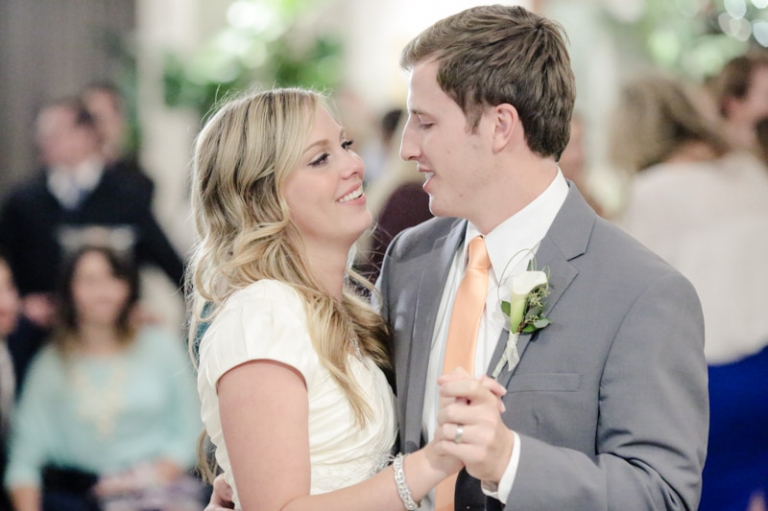 EK-Studios-Utah-Wedding-Photographers-Draper-Temple-wedding-Ivy-house-reception-slc046-Blog(pp_w768_h511)