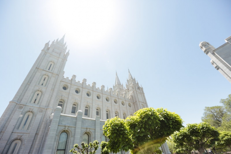 EK-Studios-Utah-Wedding-Photographers-SLC-Temple-wedding-back-yard-reception002-Blog(pp_w768_h511)