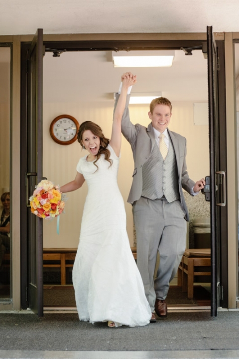 EK-Studios-Utah-Wedding-Photographers-SLC-Temple-wedding-back-yard-reception006-Blog(pp_w480_h720)