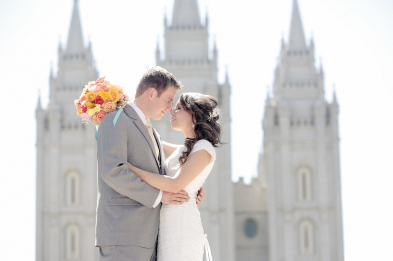 EK-Studios-Utah-Wedding-Photographers-SLC-Temple-wedding-back-yard-reception020-Blog(pp_w768_h511)