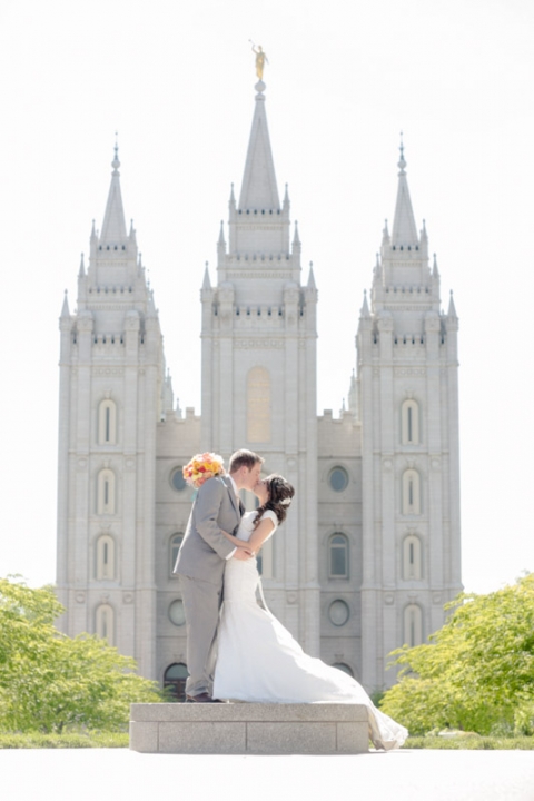 EK-Studios-Utah-Wedding-Photographers-SLC-Temple-wedding-back-yard-reception021-Blog(pp_w480_h720)