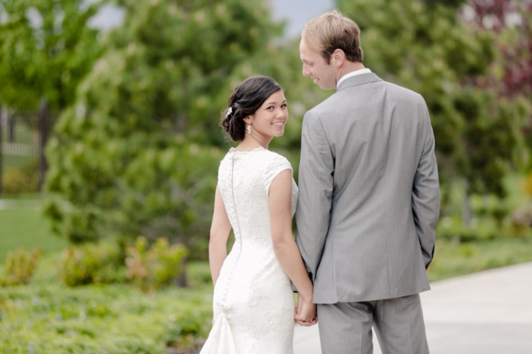EK-Studios-Utah-Wedding-Photographers-Oquirrh-Mountain-Temple-Wedding024-Blog(pp_w768_h511)