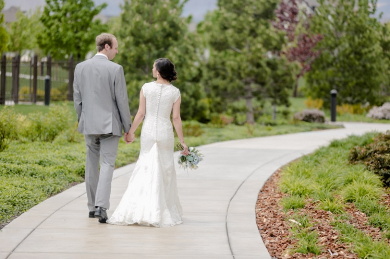 EK-Studios-Utah-Wedding-Photographers-Oquirrh-Mountain-Temple-Wedding025-Blog(pp_w768_h511)