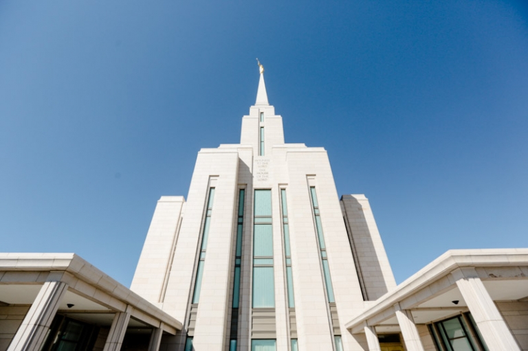 EK-Studios-Utah-Wedding-Photographers-Oqhirrh-Mnt-temple-wedding-reception-millcreek-inn001-Blog(pp_w768_h511)