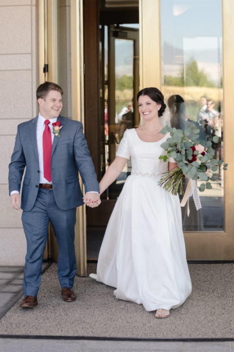 EK-Studios-Utah-Wedding-Photographers-Oqhirrh-Mnt-temple-wedding-reception-millcreek-inn006-Blog(pp_w480_h720)