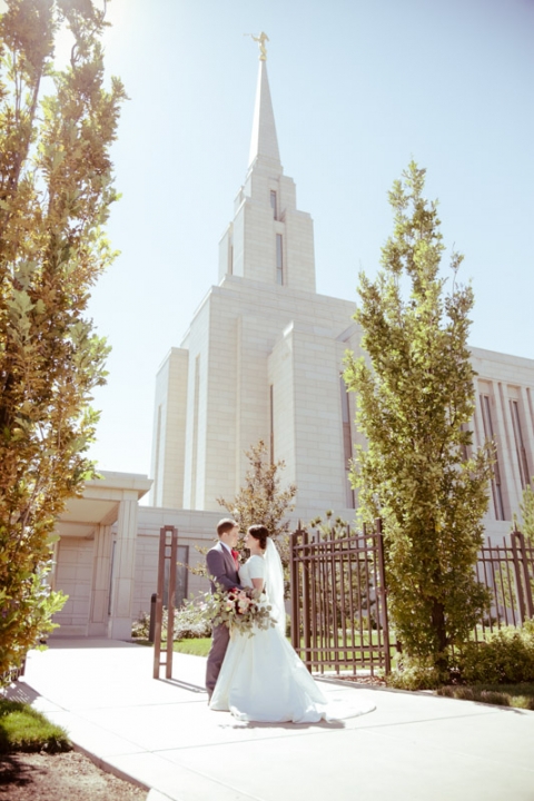EK-Studios-Utah-Wedding-Photographers-Oqhirrh-Mnt-temple-wedding-reception-millcreek-inn021-Blog(pp_w480_h720)