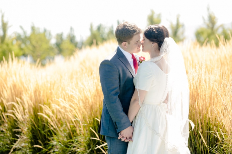 EK-Studios-Utah-Wedding-Photographers-Oqhirrh-Mnt-temple-wedding-reception-millcreek-inn027-Blog(pp_w768_h511)