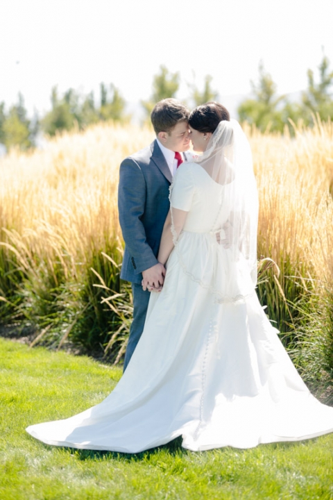 EK-Studios-Utah-Wedding-Photographers-Oqhirrh-Mnt-temple-wedding-reception-millcreek-inn029-Blog(pp_w480_h720)