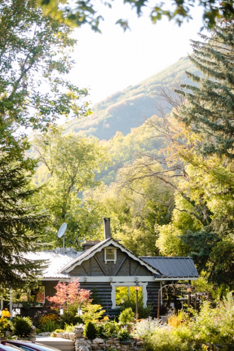EK-Studios-Utah-Wedding-Photographers-Oqhirrh-Mnt-temple-wedding-reception-millcreek-inn030-Blog(pp_w480_h720)