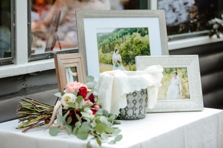 EK-Studios-Utah-Wedding-Photographers-Oqhirrh-Mnt-temple-wedding-reception-millcreek-inn050-Blog(pp_w768_h511)