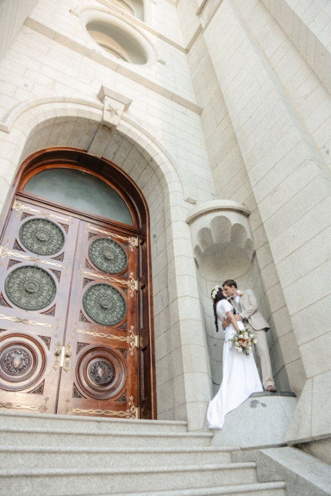 EK-Studios-Utah-Wedding-Photographers-Lion-House-Garden-Ring-Ceremony-015-Blog(pp_w480_h720)