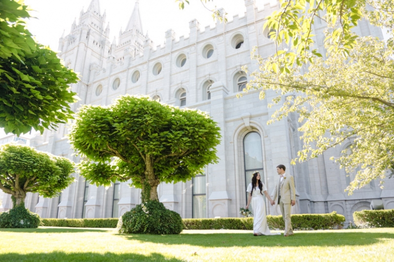 EK-Studios-Utah-Wedding-Photographers-Lion-House-Garden-Ring-Ceremony-017-Blog(pp_w768_h511)