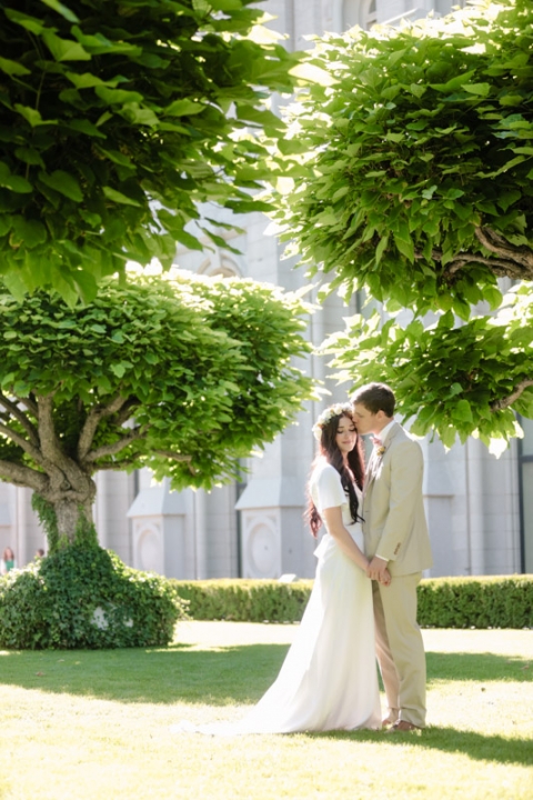 EK-Studios-Utah-Wedding-Photographers-Lion-House-Garden-Ring-Ceremony-020-Blog(pp_w480_h720)