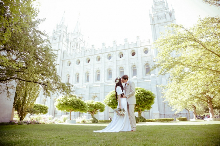 EK-Studios-Utah-Wedding-Photographers-Lion-House-Garden-Ring-Ceremony-022-Blog(pp_w768_h511)