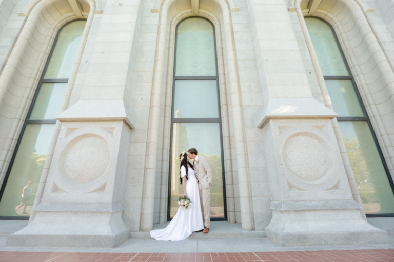 EK-Studios-Utah-Wedding-Photographers-Lion-House-Garden-Ring-Ceremony-026-Blog(pp_w768_h511)