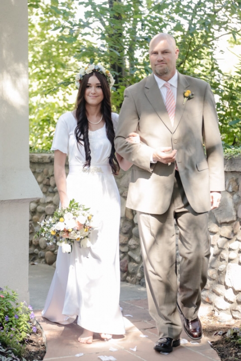 EK-Studios-Utah-Wedding-Photographers-Lion-House-Garden-Ring-Ceremony-034-Blog(pp_w480_h720)