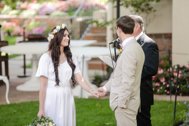 EK-Studios-Utah-Wedding-Photographers-Lion-House-Garden-Ring-Ceremony-037-Blog(pp_w768_h511)