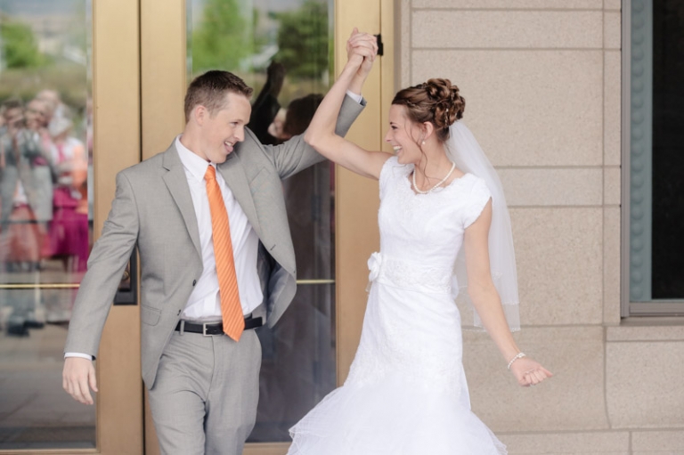 EK-Studios-Utah-Wedding-Photographers-Oqhirrh-Mountain-Temple-Wedding004-Blog(pp_w768_h511)