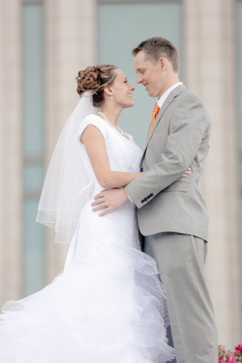 EK-Studios-Utah-Wedding-Photographers-Oqhirrh-Mountain-Temple-Wedding011-Blog(pp_w480_h720)