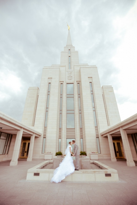 EK-Studios-Utah-Wedding-Photographers-Oqhirrh-Mountain-Temple-Wedding027-Blog(pp_w480_h720)