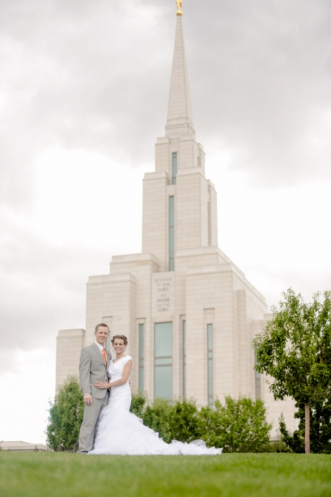 EK-Studios-Utah-Wedding-Photographers-Oqhirrh-Mountain-Temple-Wedding028-Blog(pp_w480_h720)