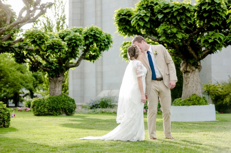 SLC-Temple-wedding-Vista-Room-Cedar-Hills-Golf-course-Utah-wedding-photographer-6(pp_w768_h511)