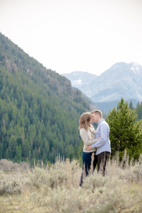 EK-Studios-Utah-Wedding-Photographers-Engagements-in-the-mountains011-Blog(pp_w480_h720)