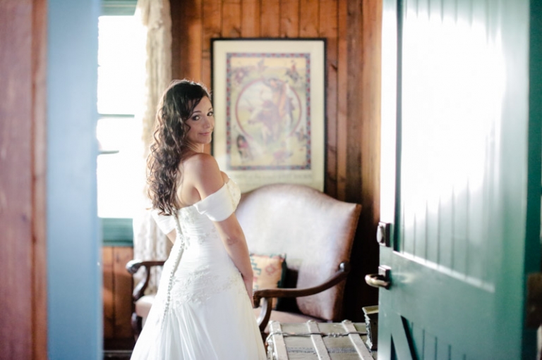 EK-Studios-Utah-Wedding-Photographers-red-cliff-ranch-heber-bridals-with-horse002-Blog(pp_w768_h511)