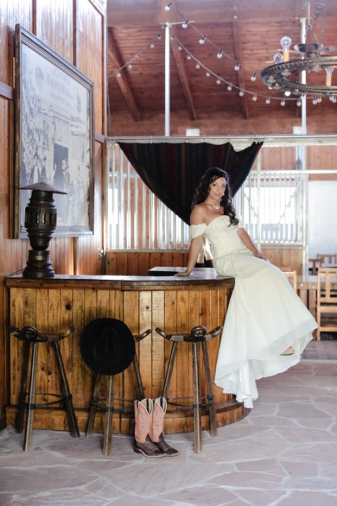 EK-Studios-Utah-Wedding-Photographers-red-cliff-ranch-heber-bridals-with-horse003-Blog(pp_w480_h720)