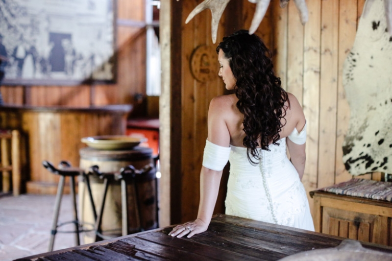 EK-Studios-Utah-Wedding-Photographers-red-cliff-ranch-heber-bridals-with-horse004-Blog(pp_w768_h511)