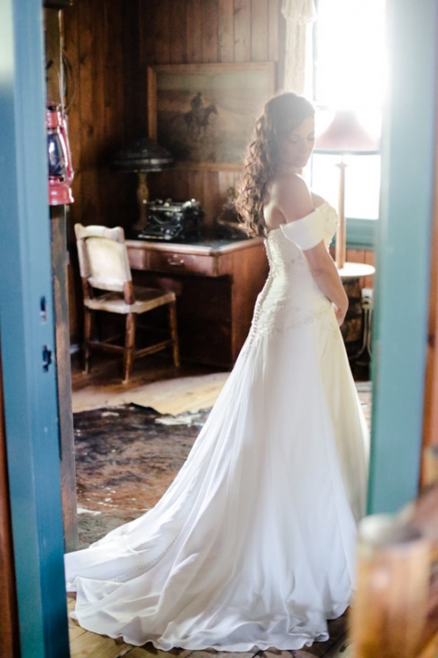 EK-Studios-Utah-Wedding-Photographers-red-cliff-ranch-heber-bridals-with-horse006-Blog(pp_w480_h720)