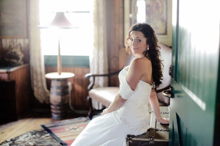 EK-Studios-Utah-Wedding-Photographers-red-cliff-ranch-heber-bridals-with-horse008-Blog(pp_w768_h511)