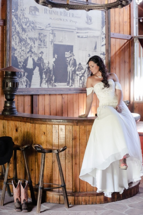 EK-Studios-Utah-Wedding-Photographers-red-cliff-ranch-heber-bridals-with-horse010-Blog(pp_w480_h720)