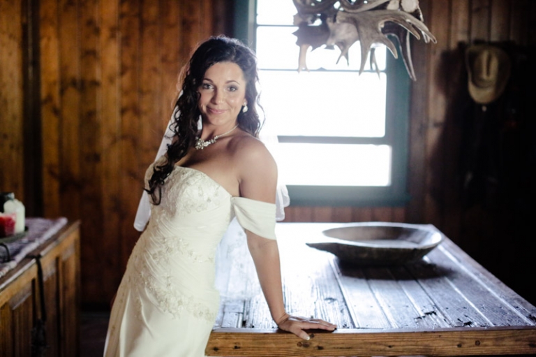 EK-Studios-Utah-Wedding-Photographers-red-cliff-ranch-heber-bridals-with-horse011-Blog(pp_w768_h511)