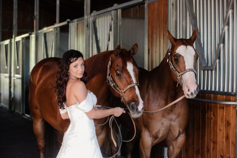 EK-Studios-Utah-Wedding-Photographers-red-cliff-ranch-heber-bridals-with-horse013-Blog(pp_w768_h511)