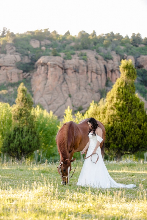 EK-Studios-Utah-Wedding-Photographers-red-cliff-ranch-heber-bridals-with-horse017-Blog(pp_w480_h720)