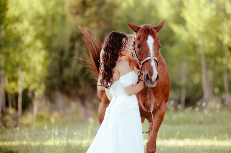 EK-Studios-Utah-Wedding-Photographers-red-cliff-ranch-heber-bridals-with-horse021-Blog(pp_w768_h511)