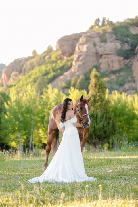 EK-Studios-Utah-Wedding-Photographers-red-cliff-ranch-heber-bridals-with-horse023-Blog(pp_w480_h720)